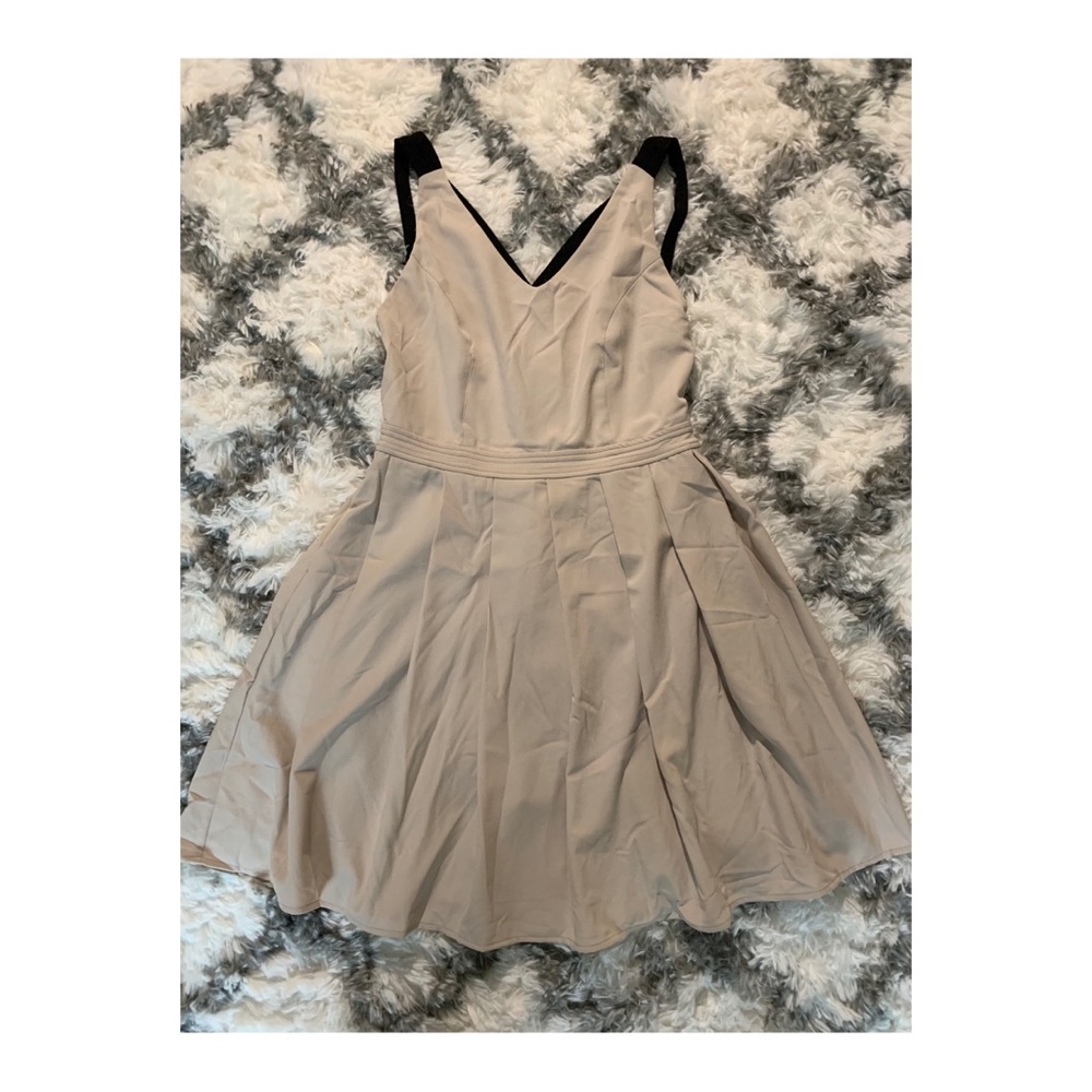 Casual dress with back opening